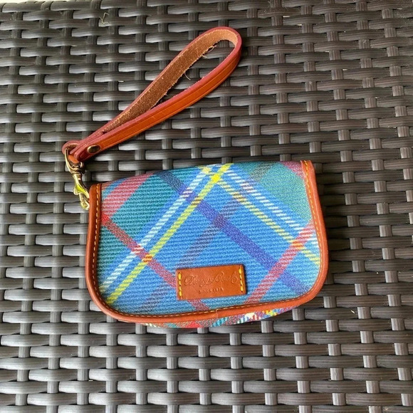 Dooney&Bourke Plaid Wristlet - Picture 4 of 9